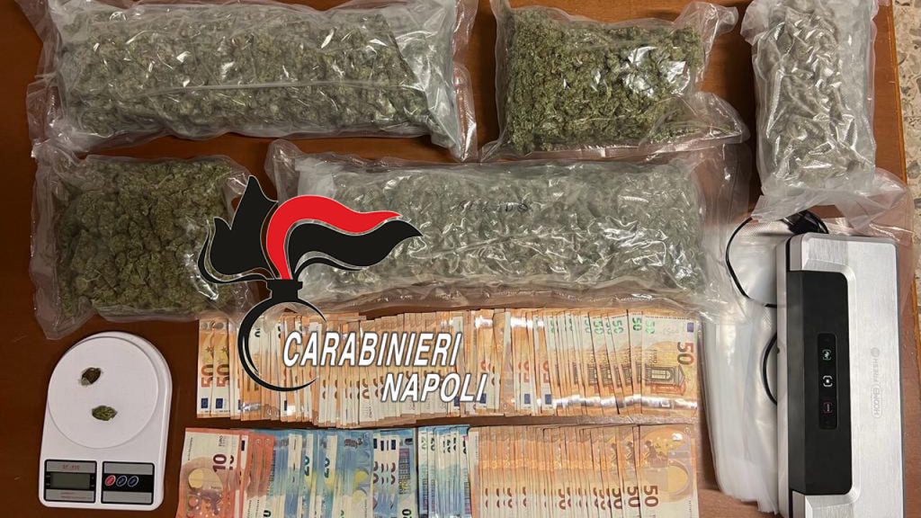 napoli droga furgone cantina