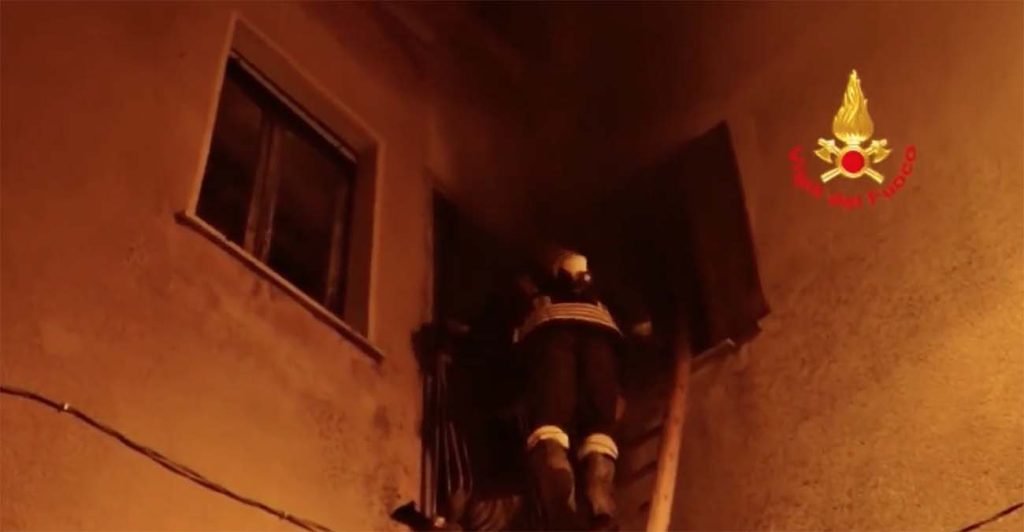 stufa incendio secondigliano