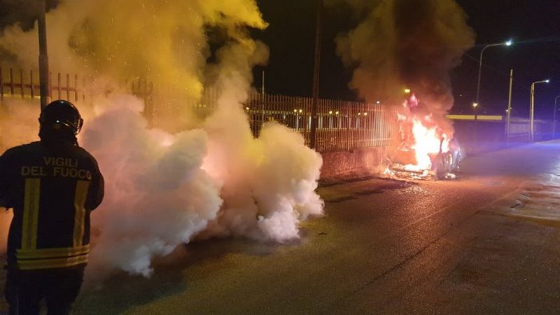 incendio auto orafo benevento