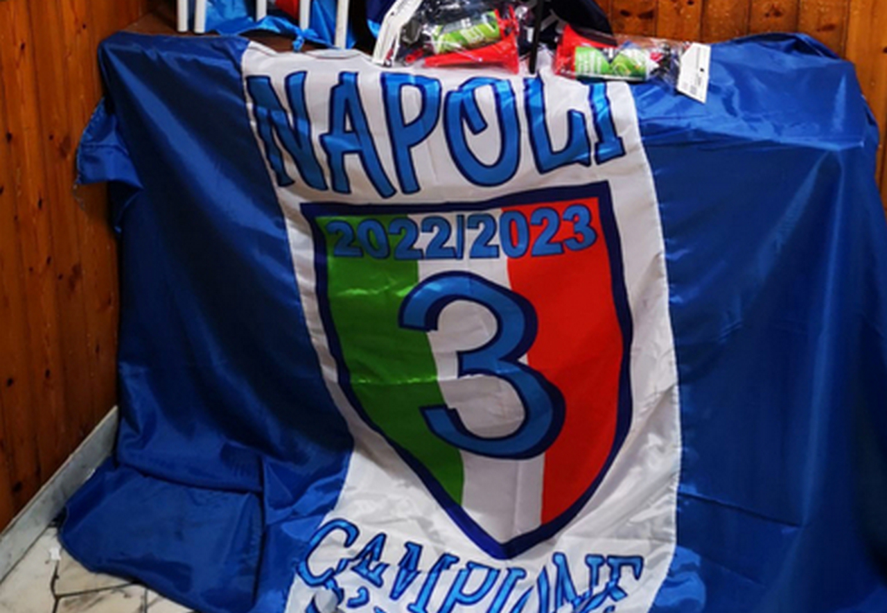 napoli-sequestro-bandiere-scudetto