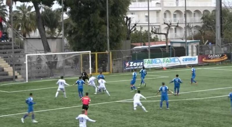 calci petardi sorrento cassino denunciati tifosi