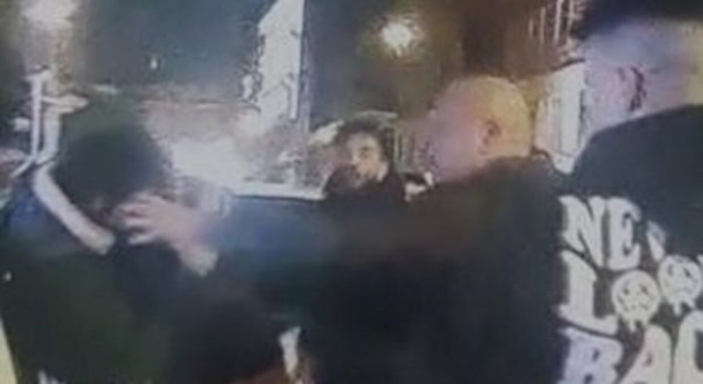 rissa-tassisti-napoli-violenza-borrelli-uber
