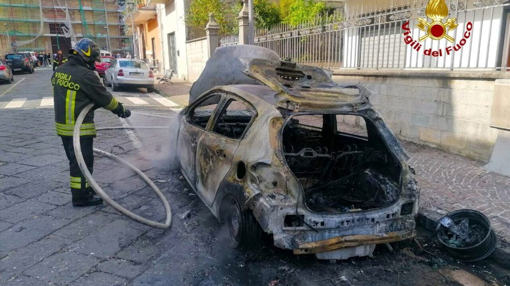 avellino auto incendi