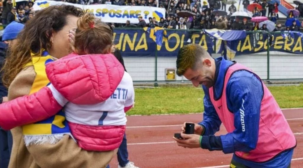 Ciro Simonetti proposta matrimonio stadio ischia
