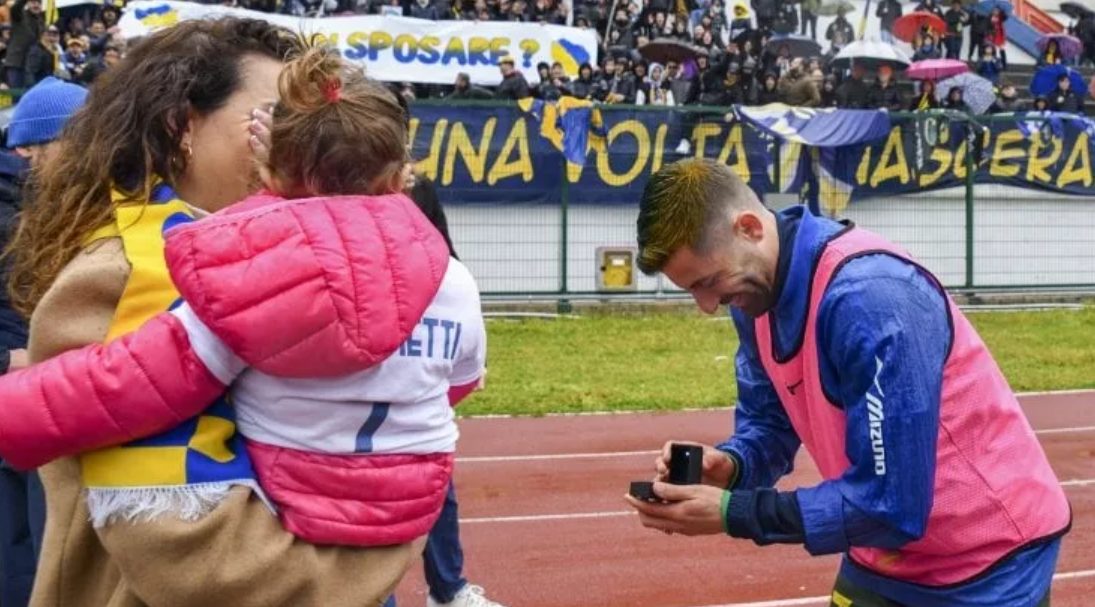 Ciro Simonetti proposta matrimonio stadio ischia