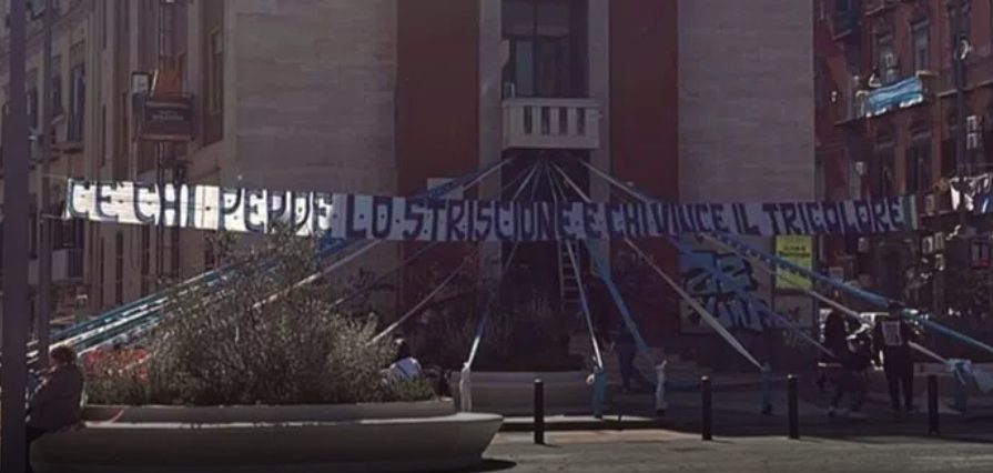 festa scudetto napoli striscione contro roma