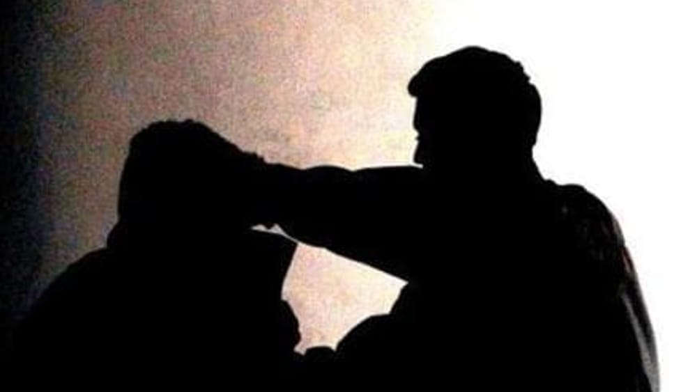 napoli picchia fratelli denunciato
