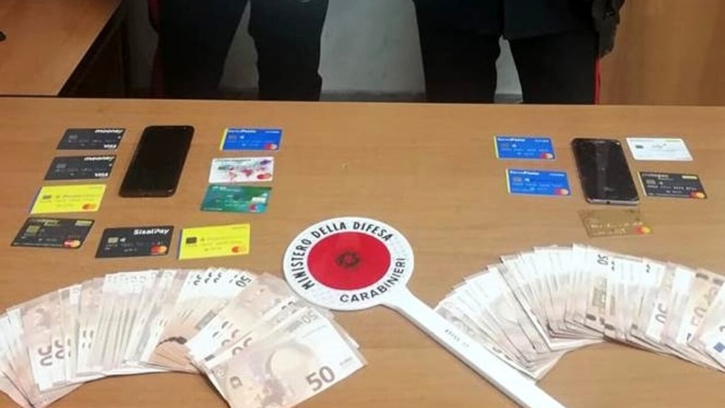 ruba dati bancari arrestata santa maria capua vetere