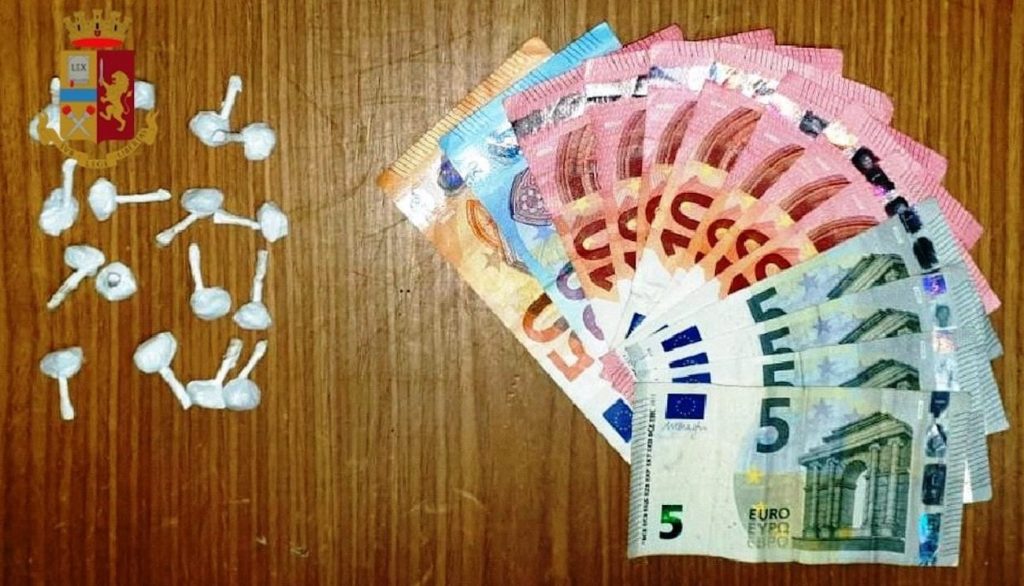 napoli-arrestato-spacciatore-piazza-carlo-III