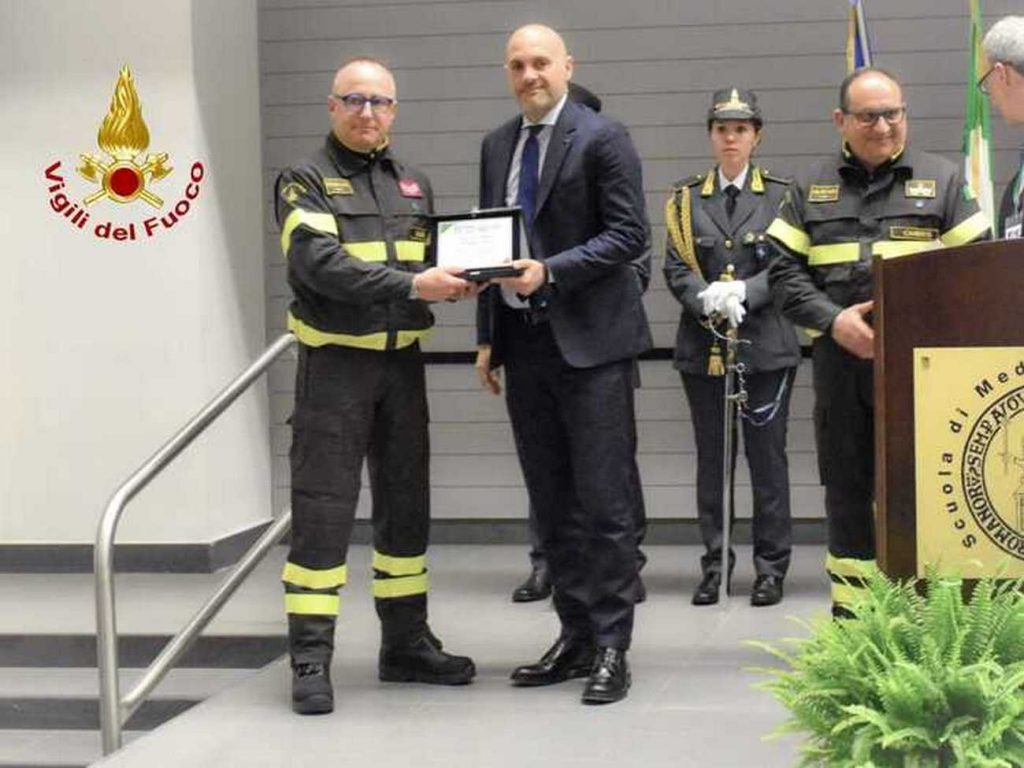 vigile-fuoco-salva-persona-suicidio-premiato-caserta