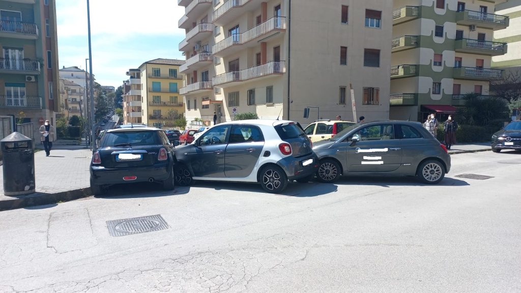 incidente benevento auto ferite