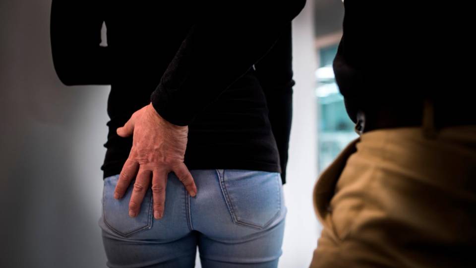 eboli donna palpeggiata denunciato nigeriano