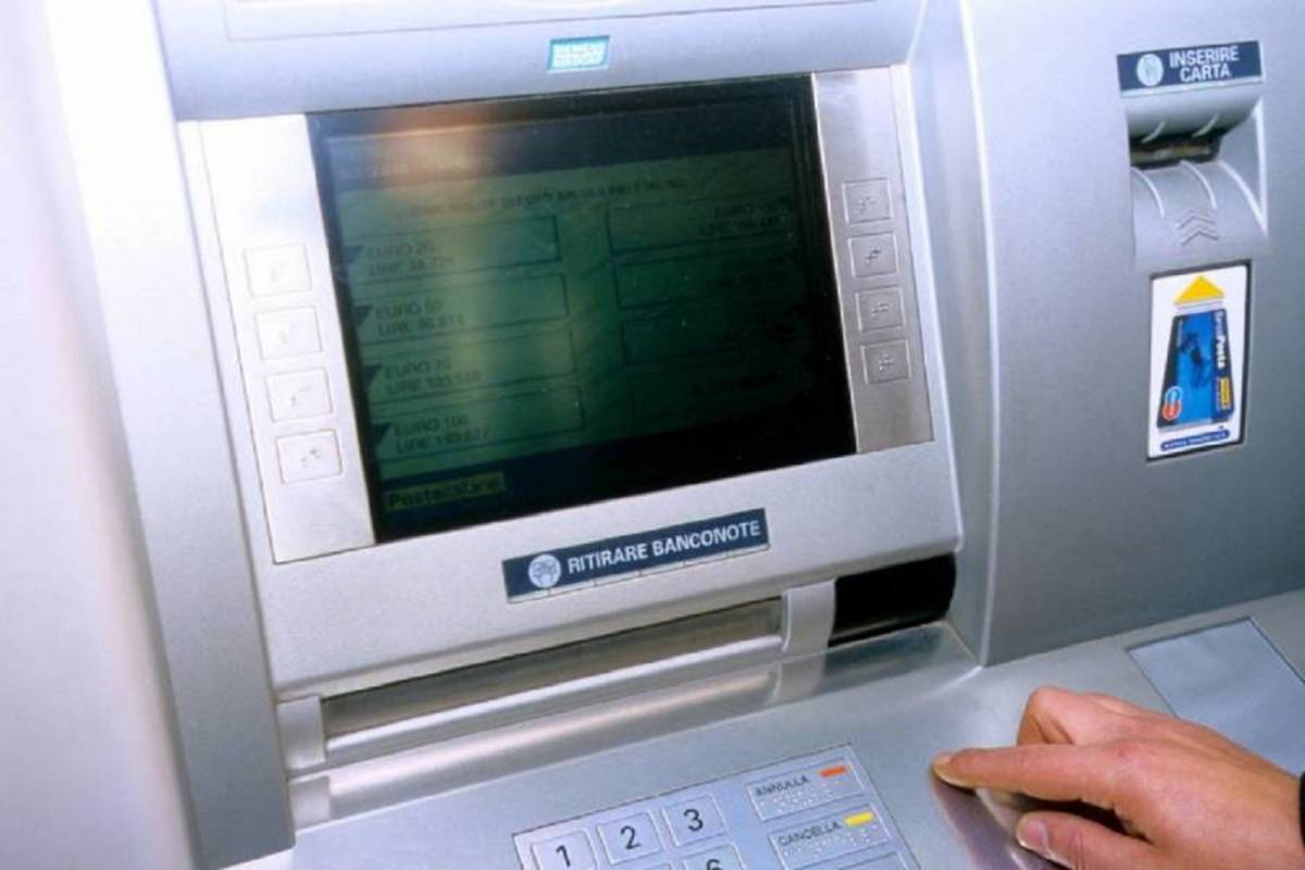 avellino assalti esplosivi bancomat arrestato zurigo