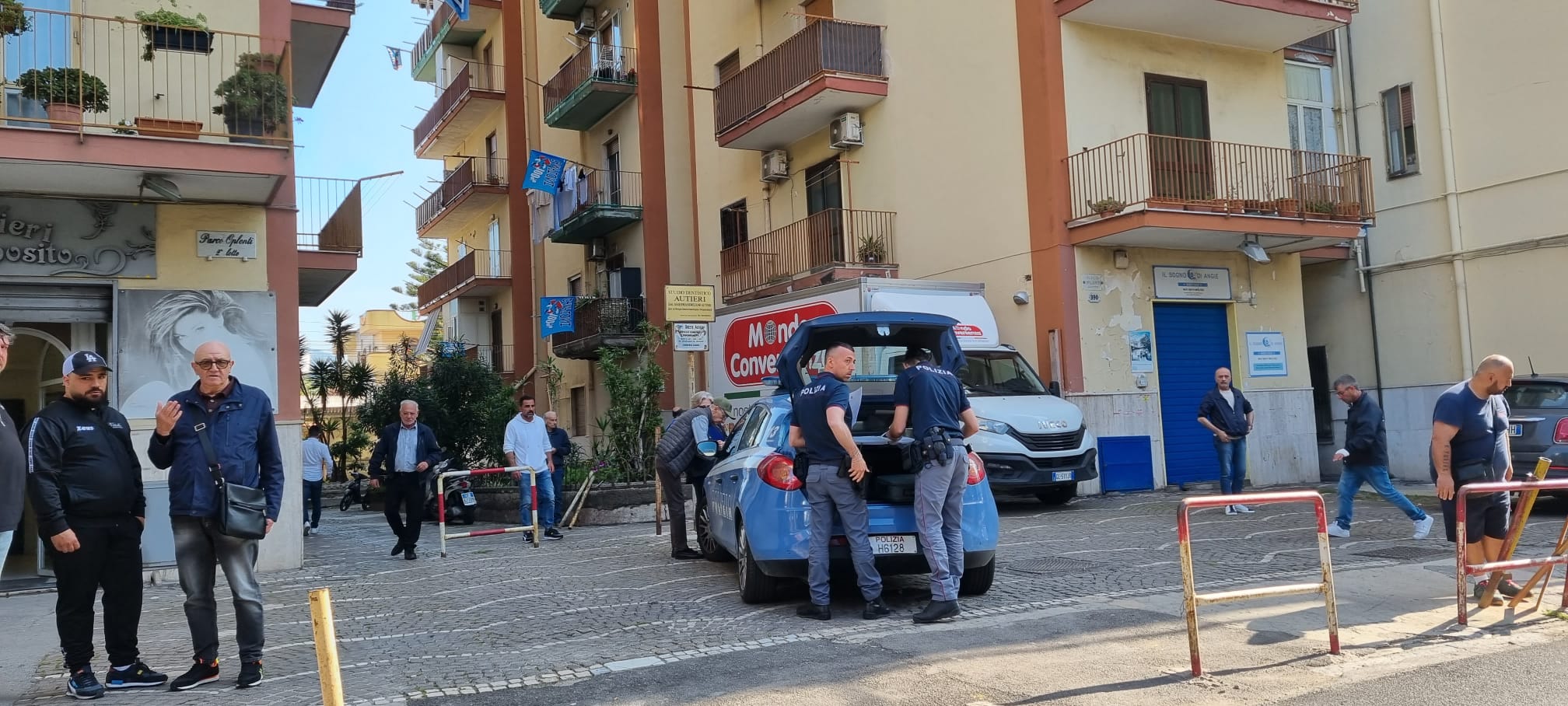 suicidio torre annunziata oggi 25 maggio