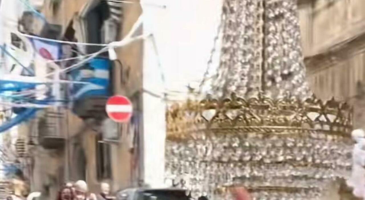 napoli-comunione-quartieri-spagnoli-lampadari-cristallo-ferrari