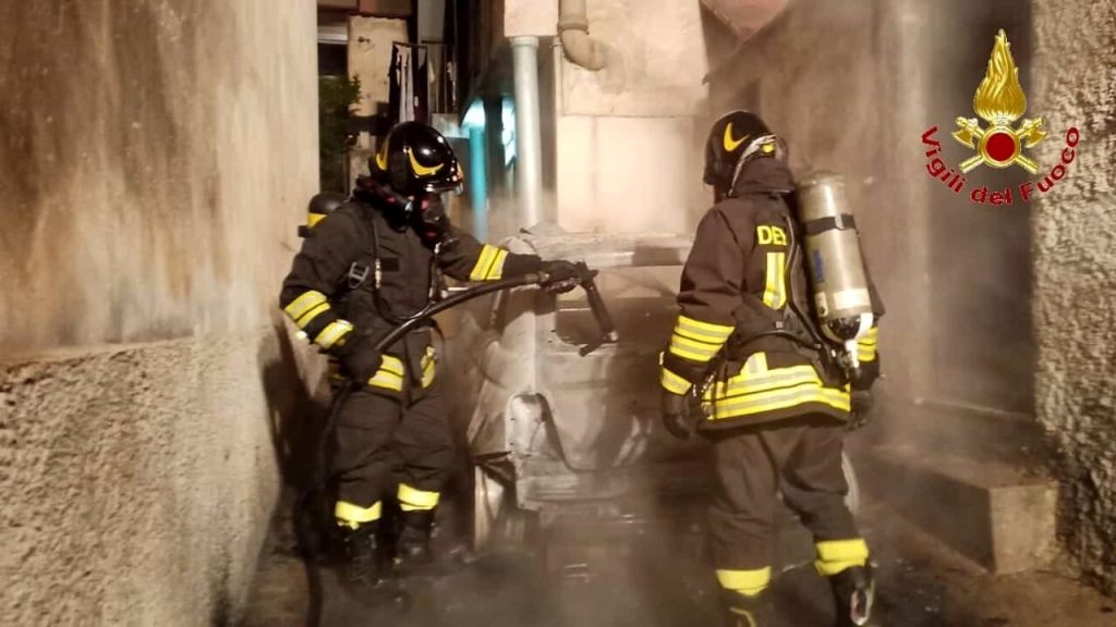 Auto fiamme Caserta