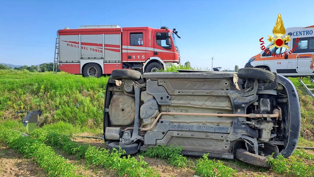 incidente cellole auto si ribalta