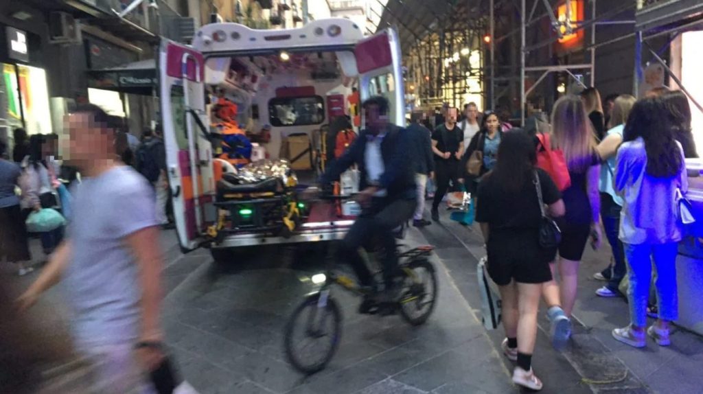 napoli turista colto malore morto