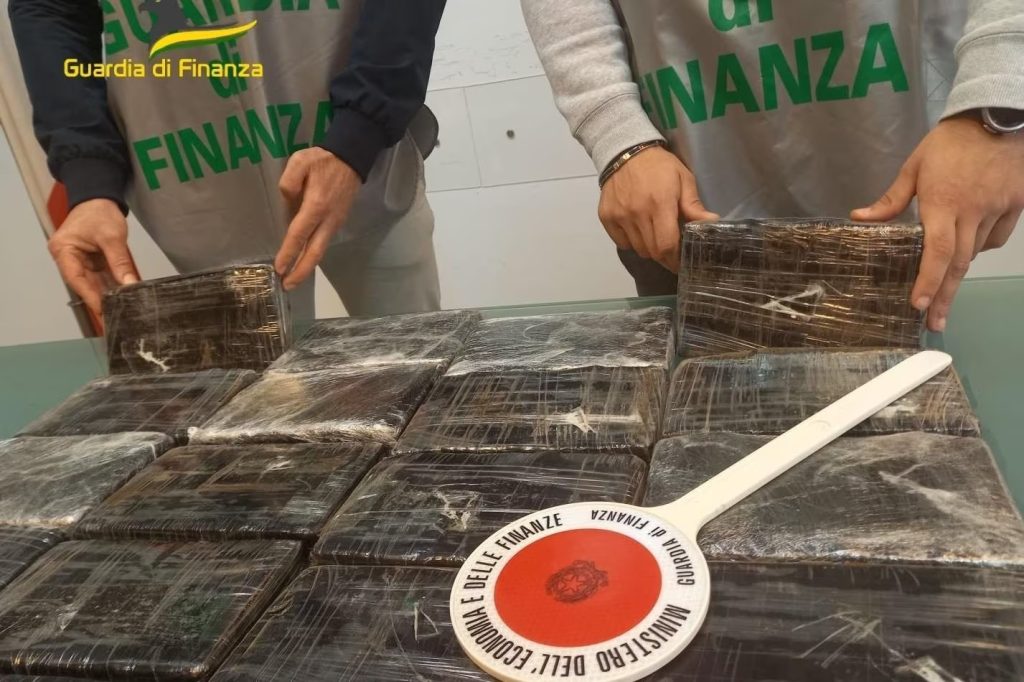 napoli-sequestro-cocaina-corriere-arresato-oggi-20-maggio