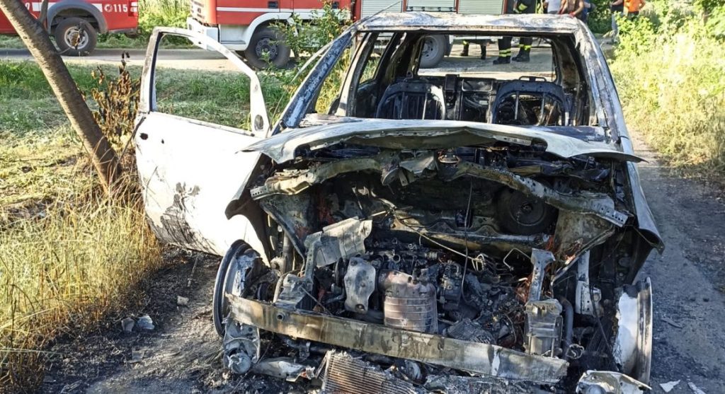 Capriati Volturno auto fiamme