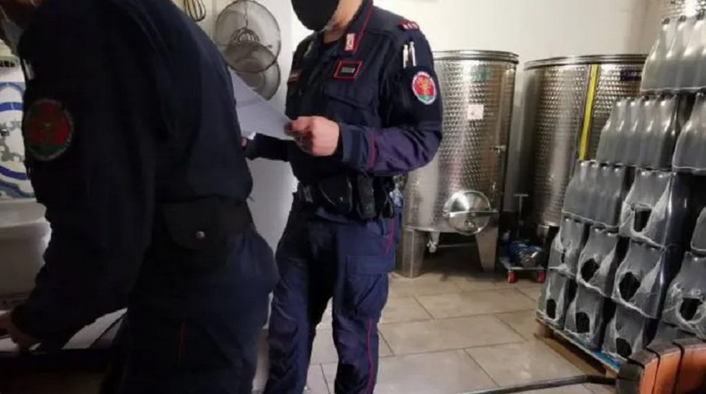 avellino-sequestro-vino-bianco-rosso-11-maggio