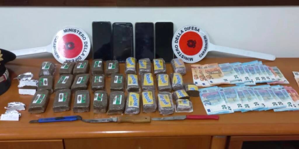 spaccio droga bellona arresti