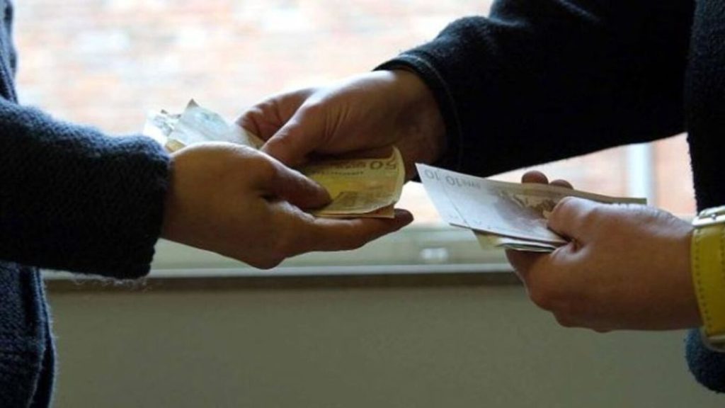Caserta arrestato estorsione tabaccheria