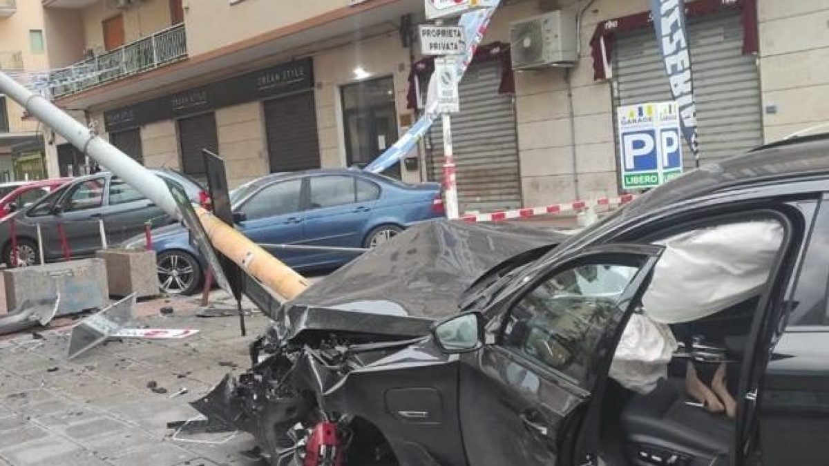 incidente stradale napoli