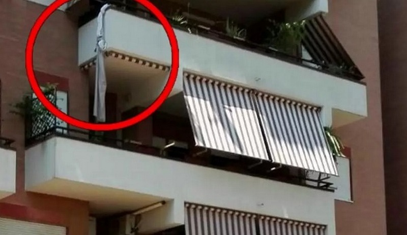tenta suicidio lenzuolo san nicola strada