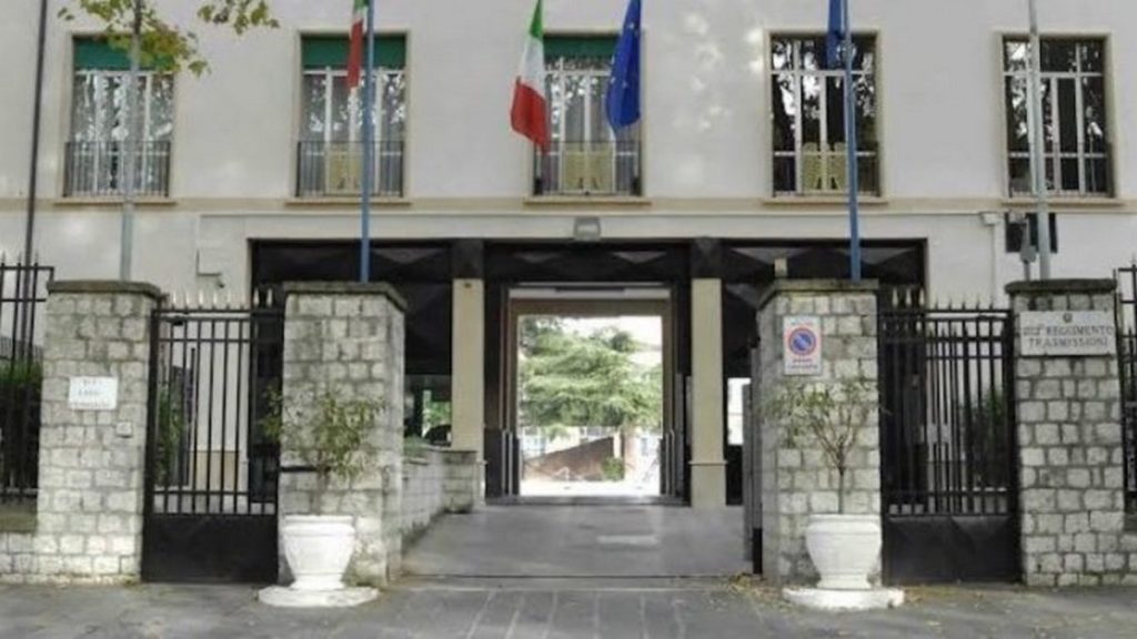 polemiche carserma avellino gonna corta