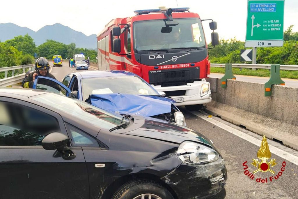 incidente-raccordo-salerno-avellino-donna-morta-atripalda
