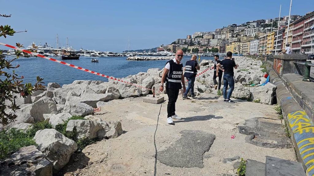 napoli-sequestrate-banchine-lungomare
