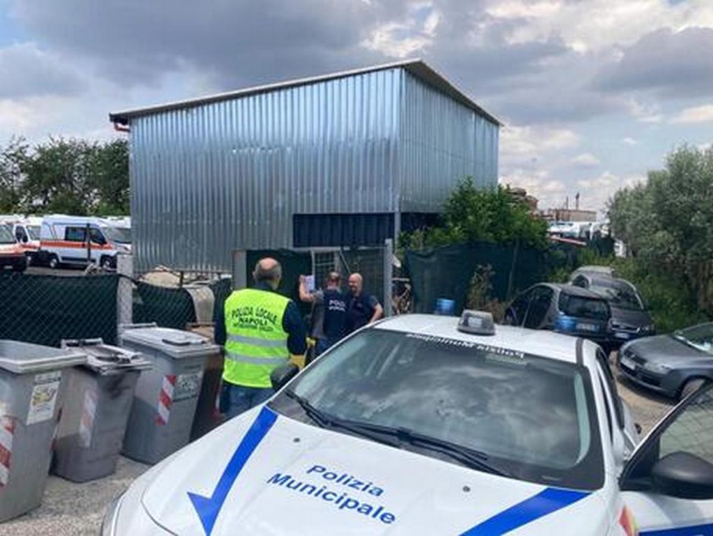napoli terreno agricolo parcheggio sequestro