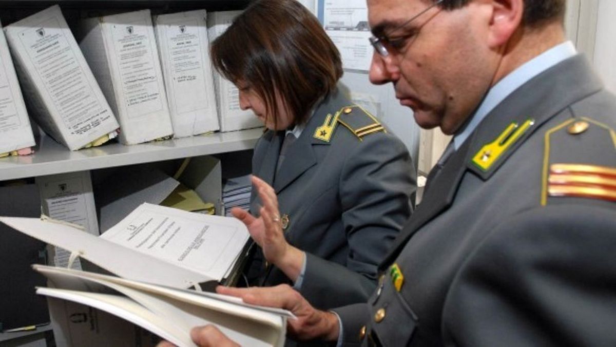frattamaggiore sequestro fatture false oggi 8 giugno