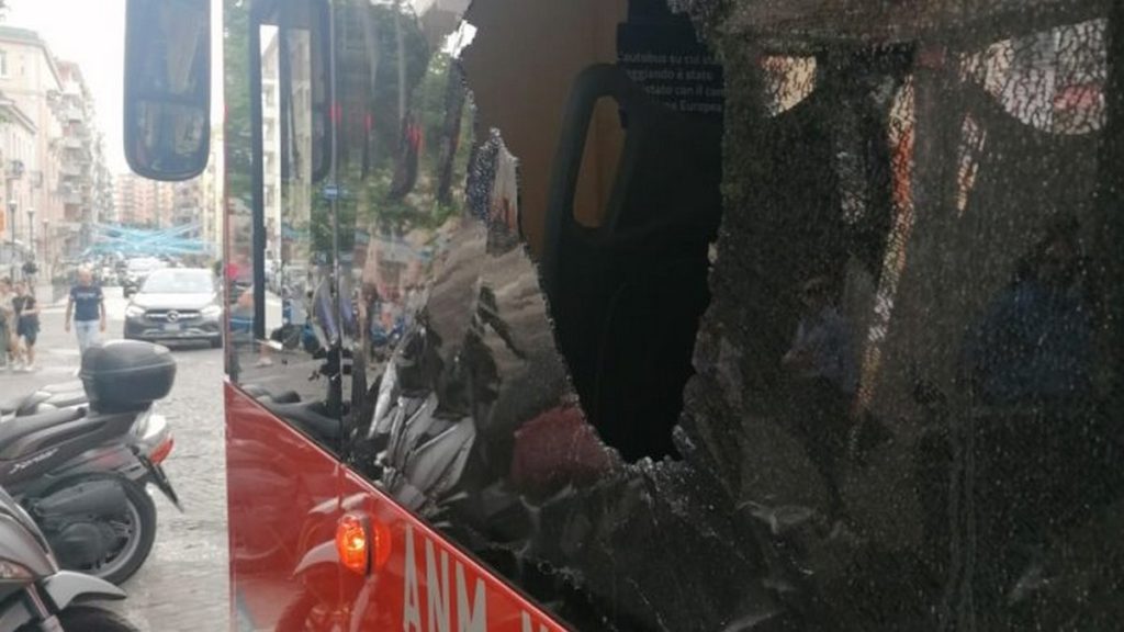 napoli aggredisce conducente bus