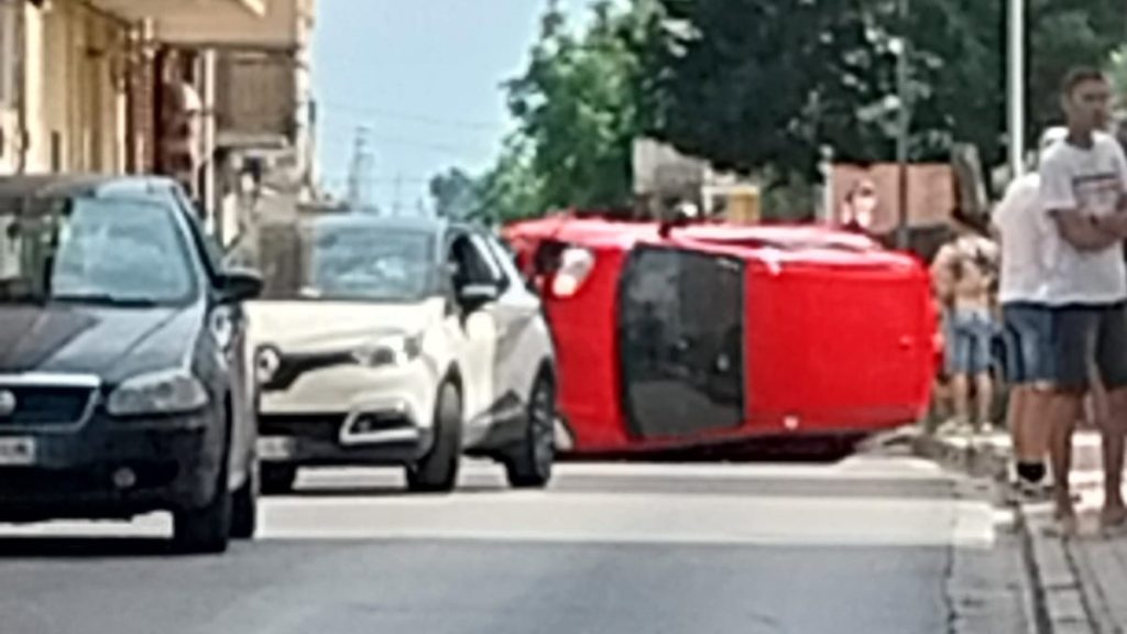 Incidente Mondragone automobile ribalta