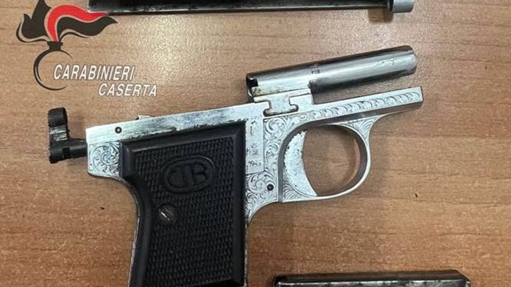 pignataro maggiore garage pistola arrestato