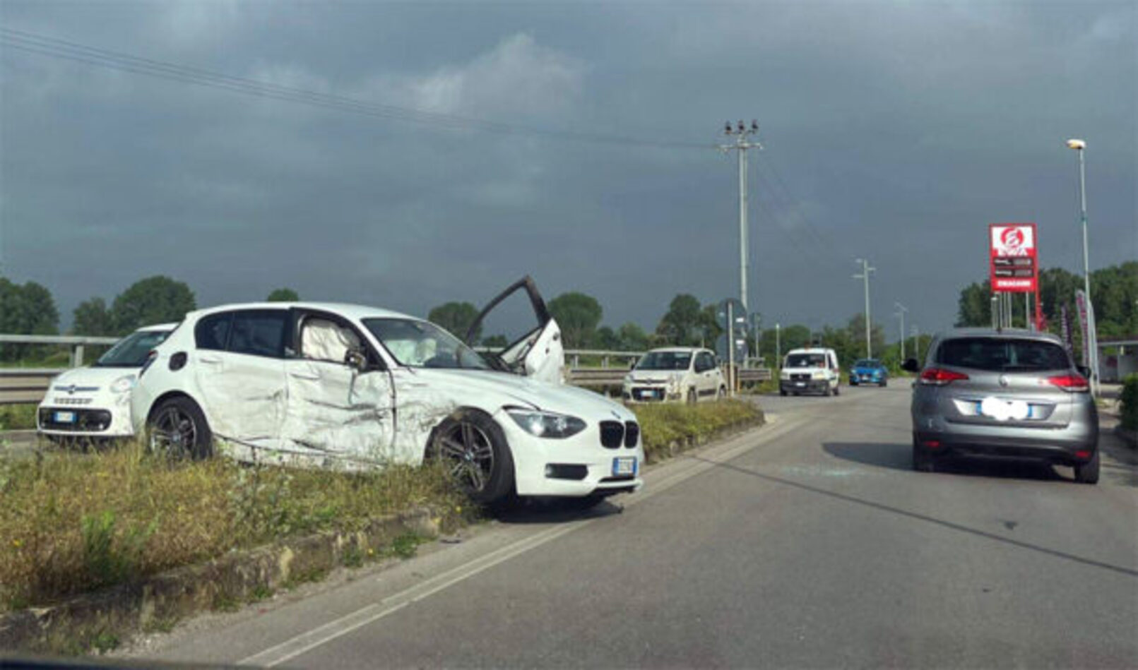 incidente Montesarchio furgone auto