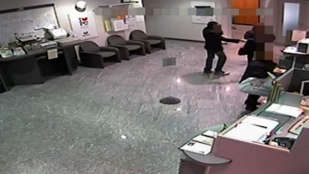 rapina poste banca centro scommesse arrestati