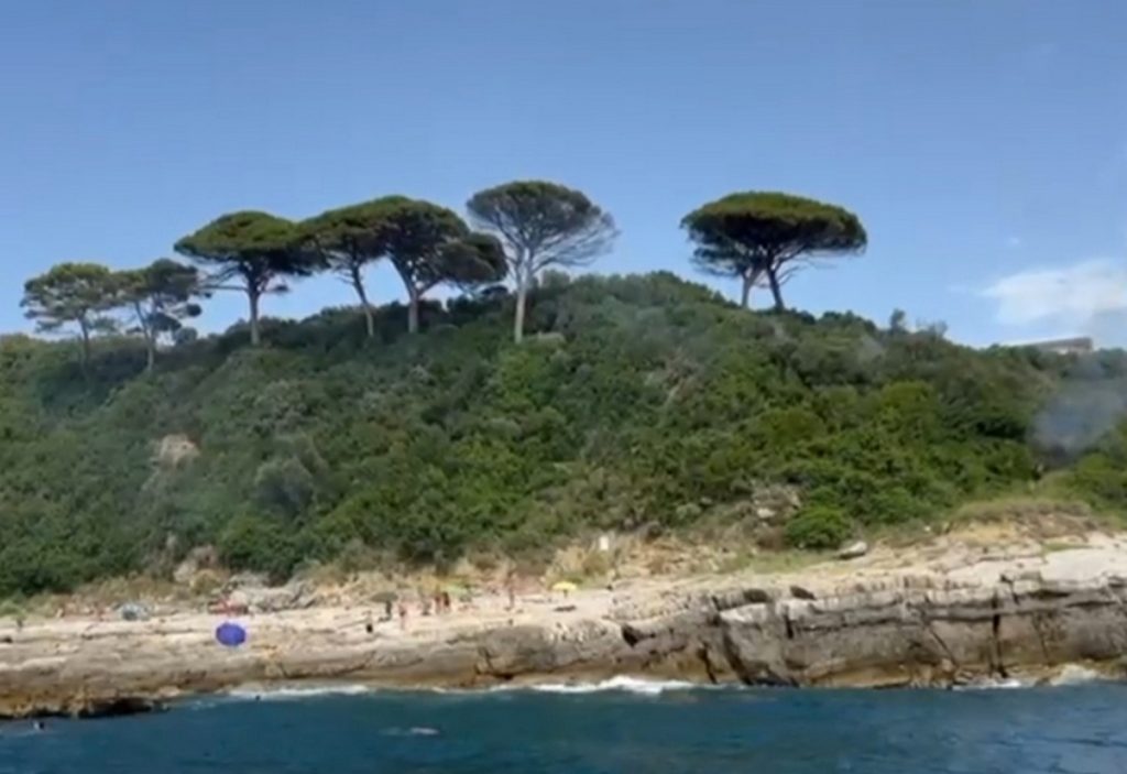 sorrento nudista cerca appiccare incendio arrestato