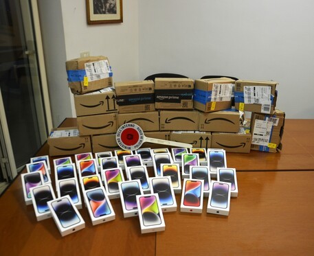 cellole-arrestato-inseguimento-iphone-rubati-auto