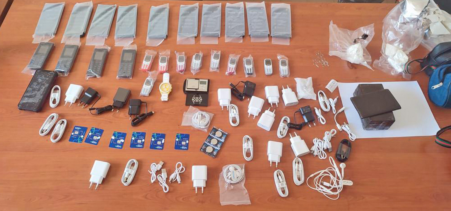 ariano irpino carcere sequestro telefoni droga