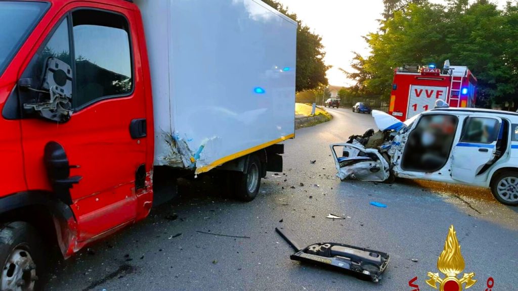avellino incidente furgone auto vigilanza
