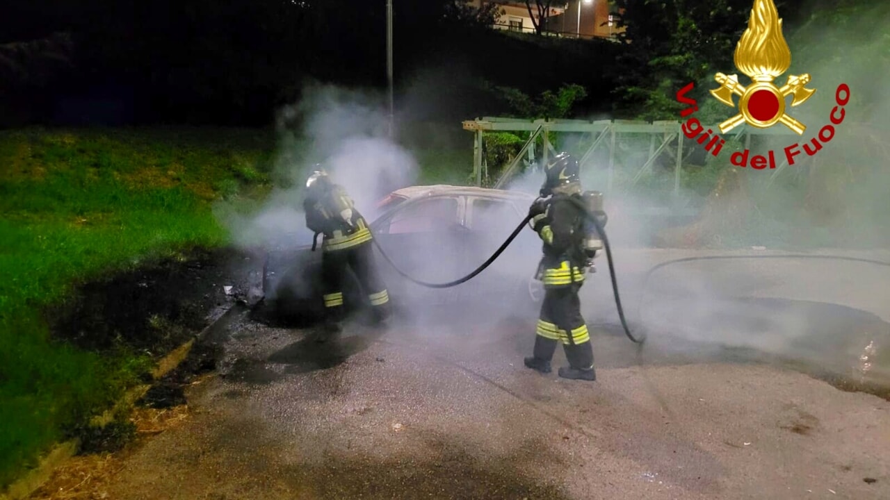 Avellino incedio auto oggi 26 luglio