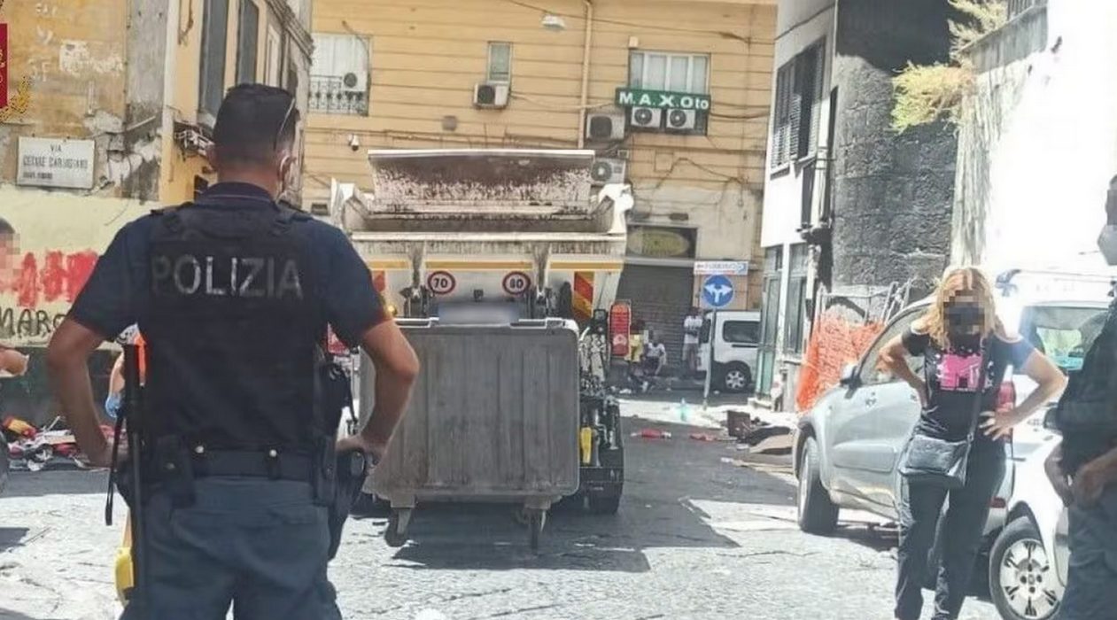 napoli vestiti sequestrati mercatino
