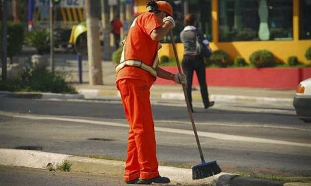napoli confondono netturbini sanitari 118 aggrediti