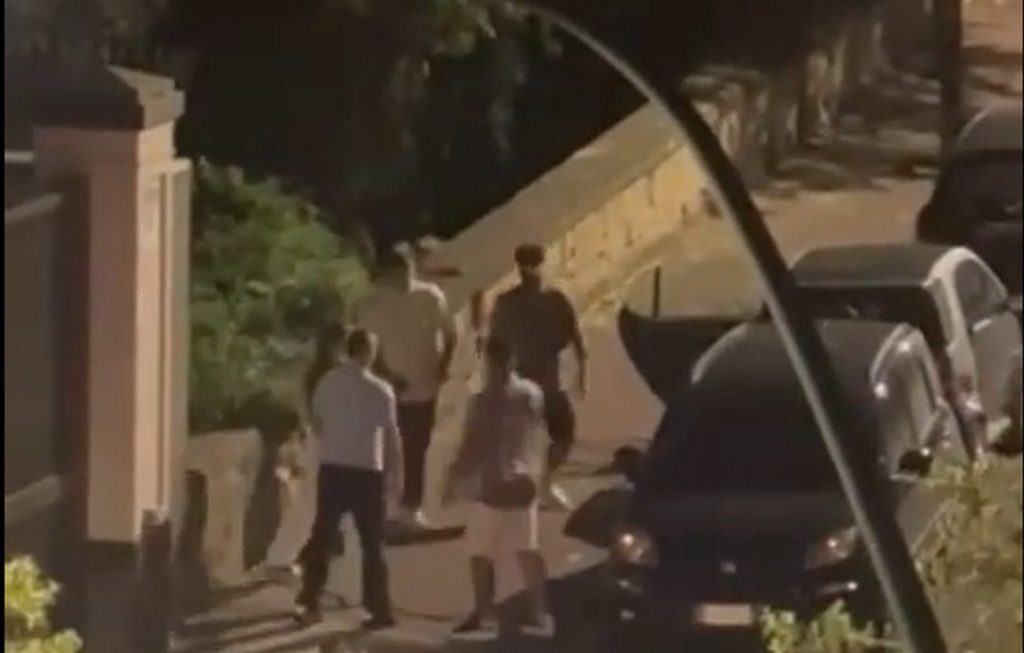 napoli-ragazzo-picchia-fidanzata-video-via-orazio