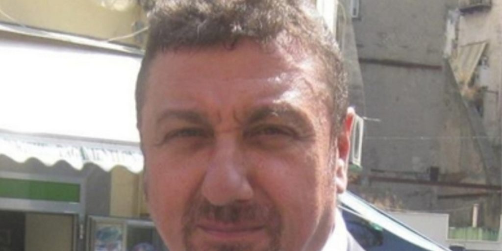 napoli infermiere morto malore auto