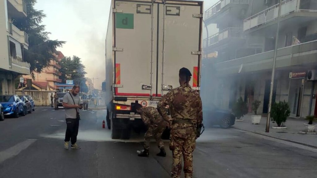 caserta incendio camion