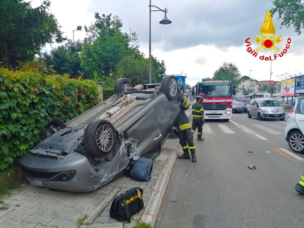 incidente mercogliano auto si ribalta oggi 1 luglio